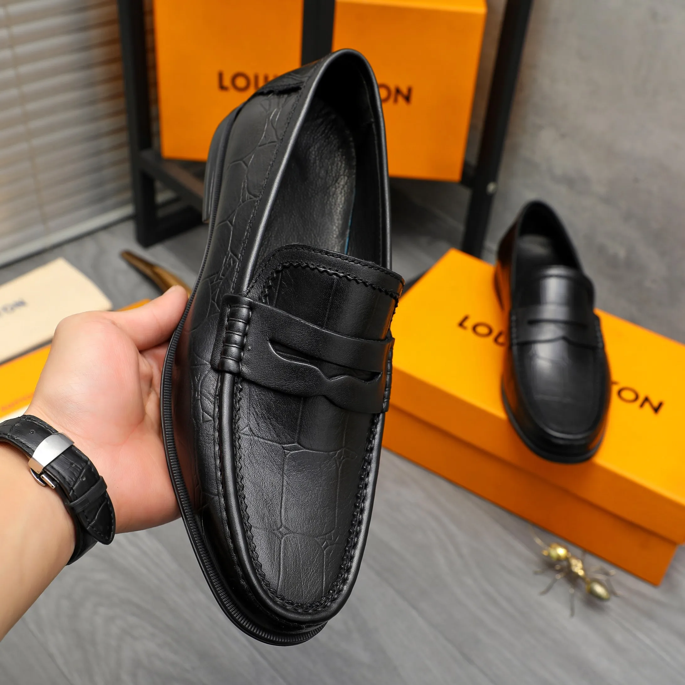 Men's shoes 💰p442 Product trademark: LV (Louis Vuitton) business casual slip-on leather shoes. Regular size: 38-46 (45.46 custom-made, non-returnable) Product materials: Selected high-quality stone grain cowhide upper, cowhide lining, rubber outsole